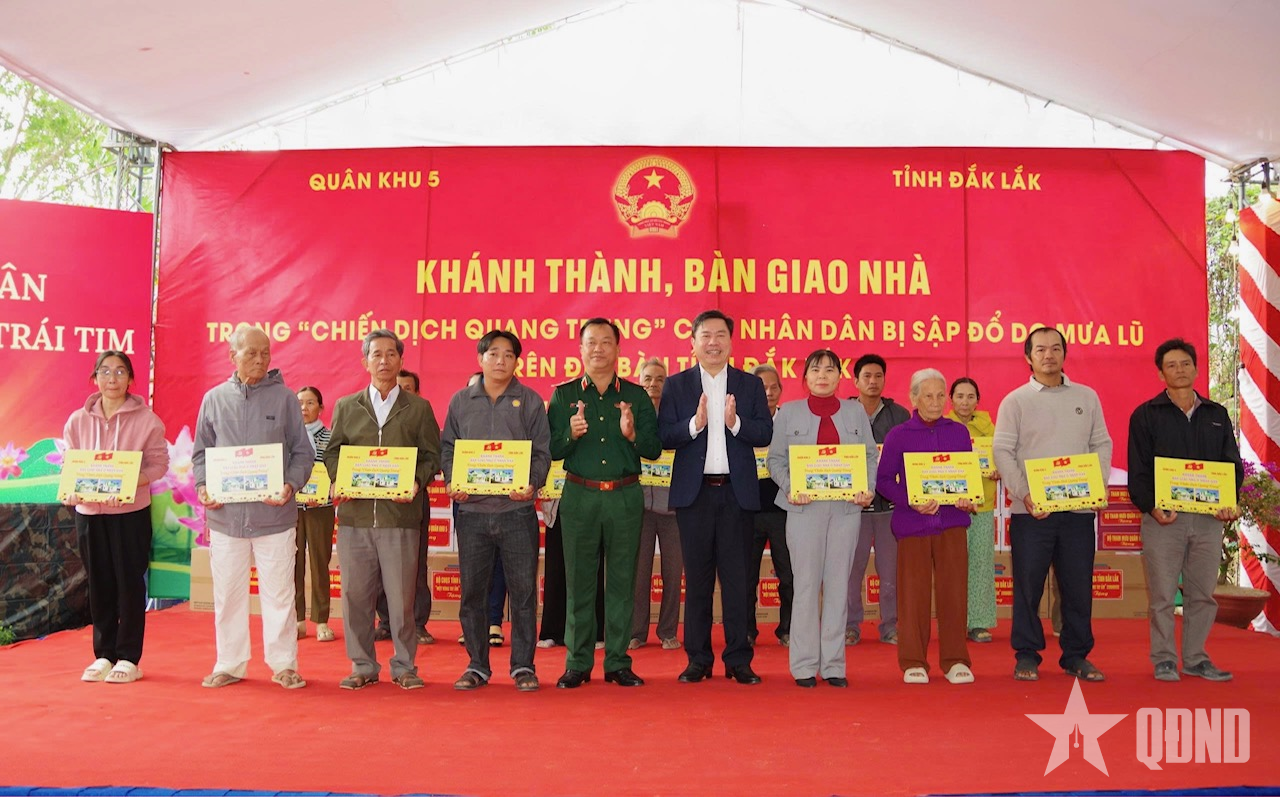 Quân khu 5 bàn giao nhà ở trong “Chiến dịch Quang Trung” tại Đắk Lắk